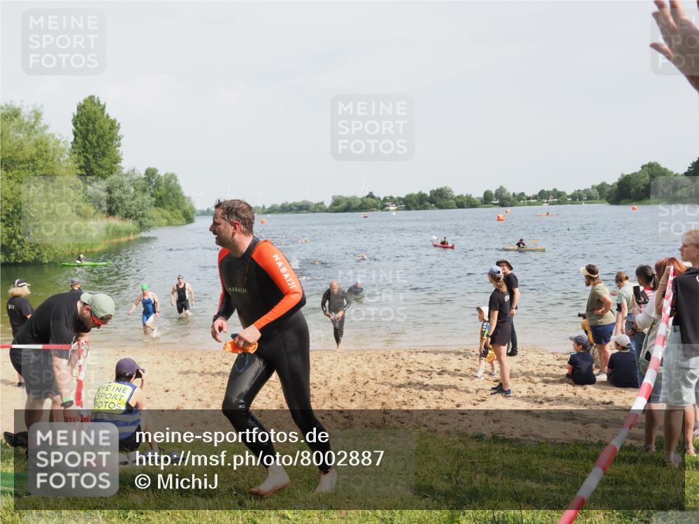 21.06.2025 - 27. Vierlanden-Triathlon MichiJ http://msf.ph/oto/8002887 15.06.2026 10:05:36 Schwimmen 366, 378, 401, 413 meine-sportfotos.de