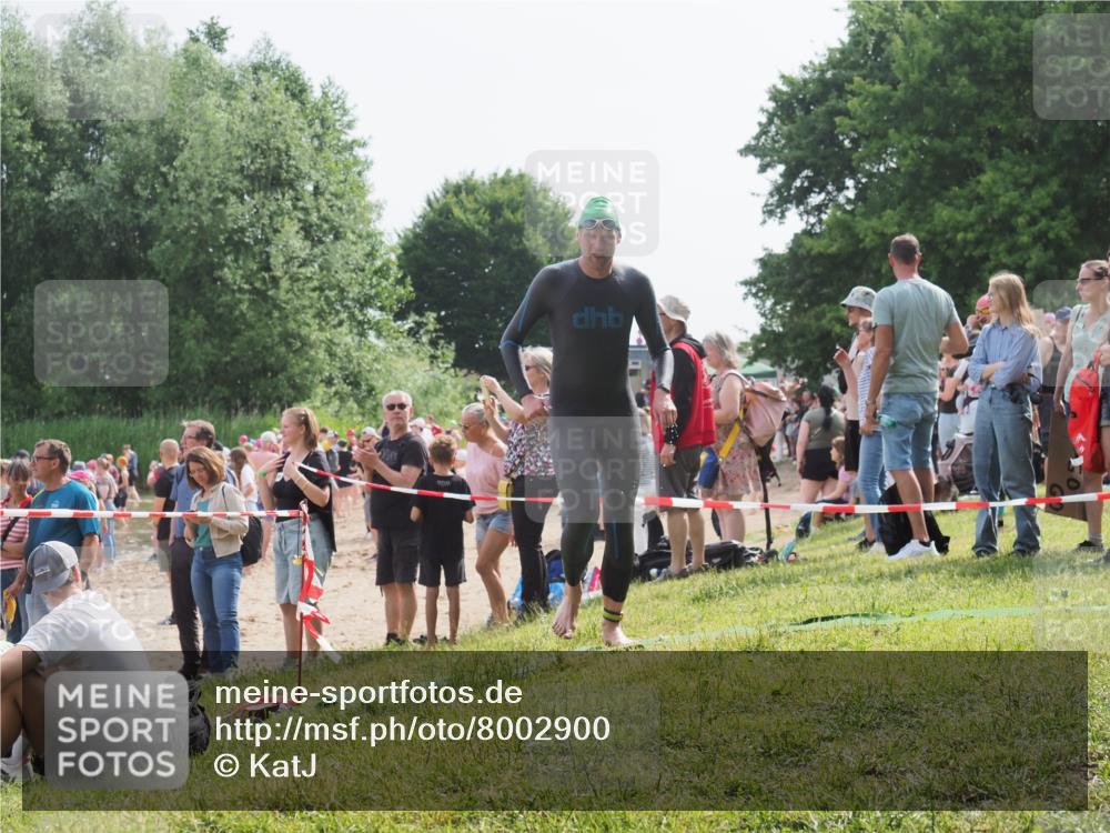 15.06.2025 - 27. Vierlanden-Triathlon KatJ http://msf.ph/oto/8002900 15.06.2025 09:59:50 Schwimmen 266 meine-sportfotos.de