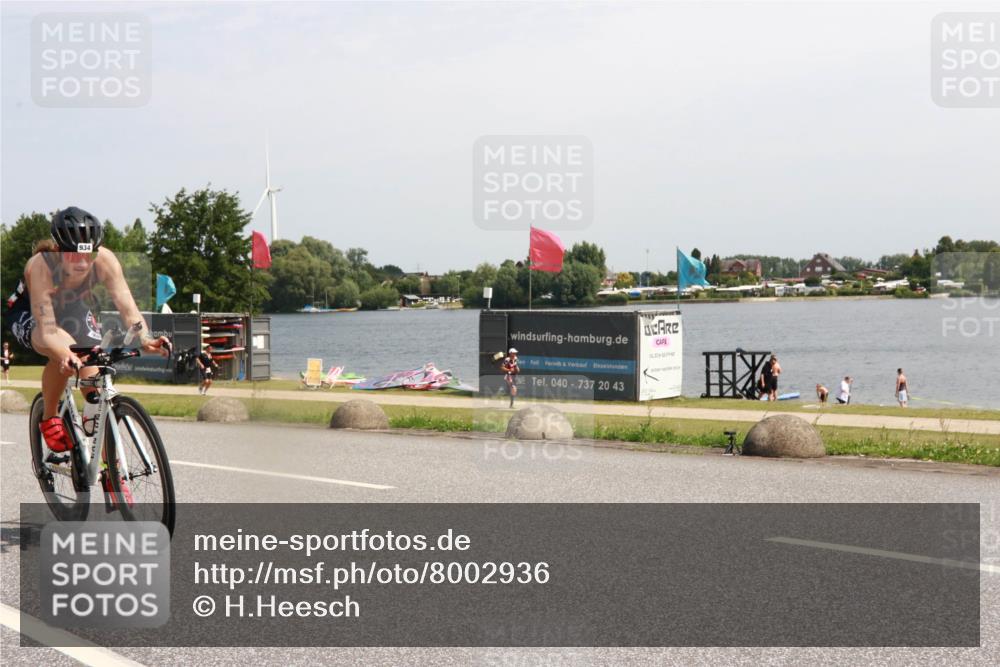 21.06.2025 - 27. Vierlanden-Triathlon H.Heesch http://msf.ph/oto/8002936 15.06.2025 11:47:32 Radfahren 684, 934 meine-sportfotos.de