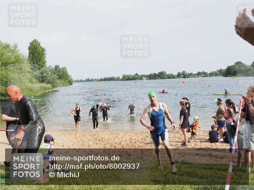21.06.2025 - 27. Vierlanden-Triathlon MichiJ http://msf.ph/oto/8002937 15.06.2026 10:05:41 Schwimmen 366, 378, 392, 401, 413, 442, 450 meine-sportfotos.de