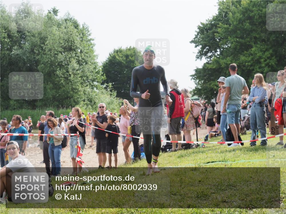15.06.2025 - 27. Vierlanden-Triathlon KatJ http://msf.ph/oto/8002939 15.06.2025 09:59:50 Schwimmen 266 meine-sportfotos.de
