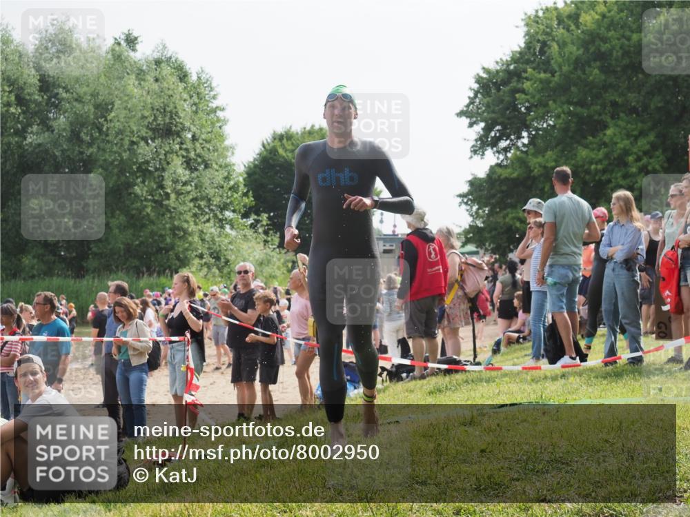 15.06.2025 - 27. Vierlanden-Triathlon KatJ http://msf.ph/oto/8002950 15.06.2025 09:59:51 Schwimmen 266 meine-sportfotos.de