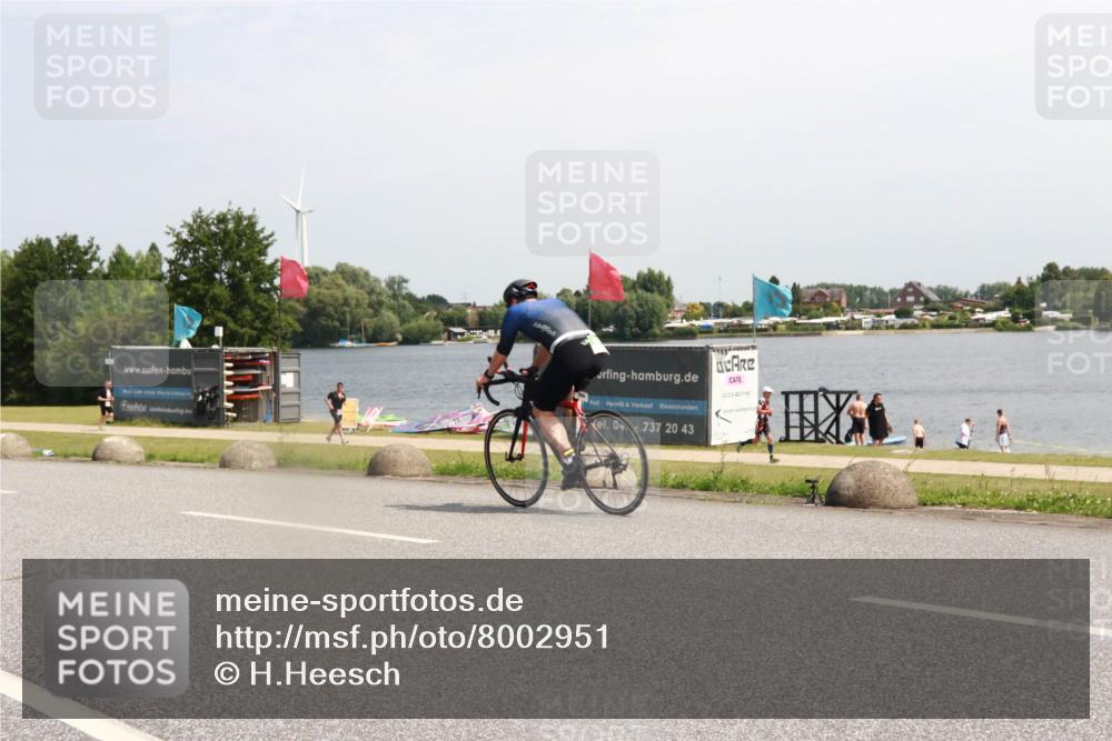 21.06.2025 - 27. Vierlanden-Triathlon H.Heesch http://msf.ph/oto/8002951 15.06.2025 11:47:34 Radfahren 684, 934 meine-sportfotos.de