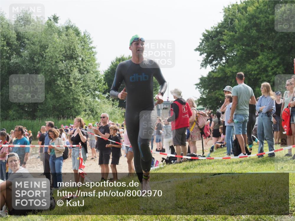 15.06.2025 - 27. Vierlanden-Triathlon KatJ http://msf.ph/oto/8002970 15.06.2025 09:59:51 Schwimmen 266 meine-sportfotos.de