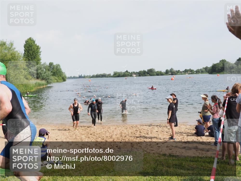 21.06.2025 - 27. Vierlanden-Triathlon MichiJ http://msf.ph/oto/8002976 15.06.2026 10:05:43 Schwimmen 366, 378, 392, 401, 413, 435, 442, 450 meine-sportfotos.de