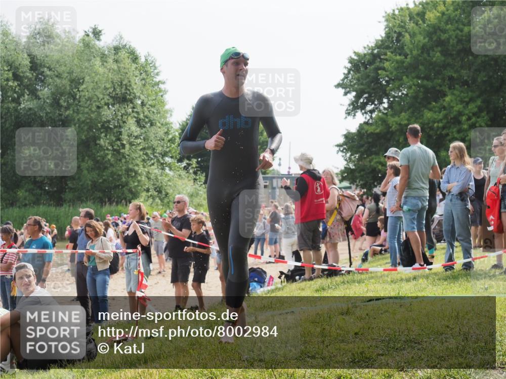15.06.2025 - 27. Vierlanden-Triathlon KatJ http://msf.ph/oto/8002984 15.06.2025 09:59:51 Schwimmen 266 meine-sportfotos.de