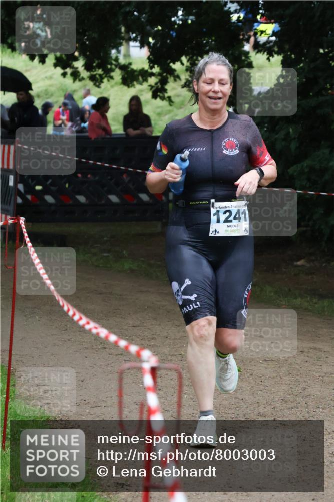 21.06.2025 - 27. Vierlanden-Triathlon Lena Gebhardt http://msf.ph/oto/8003003 15.06.2025 14:14:20 Laufen 202, 1241 meine-sportfotos.de