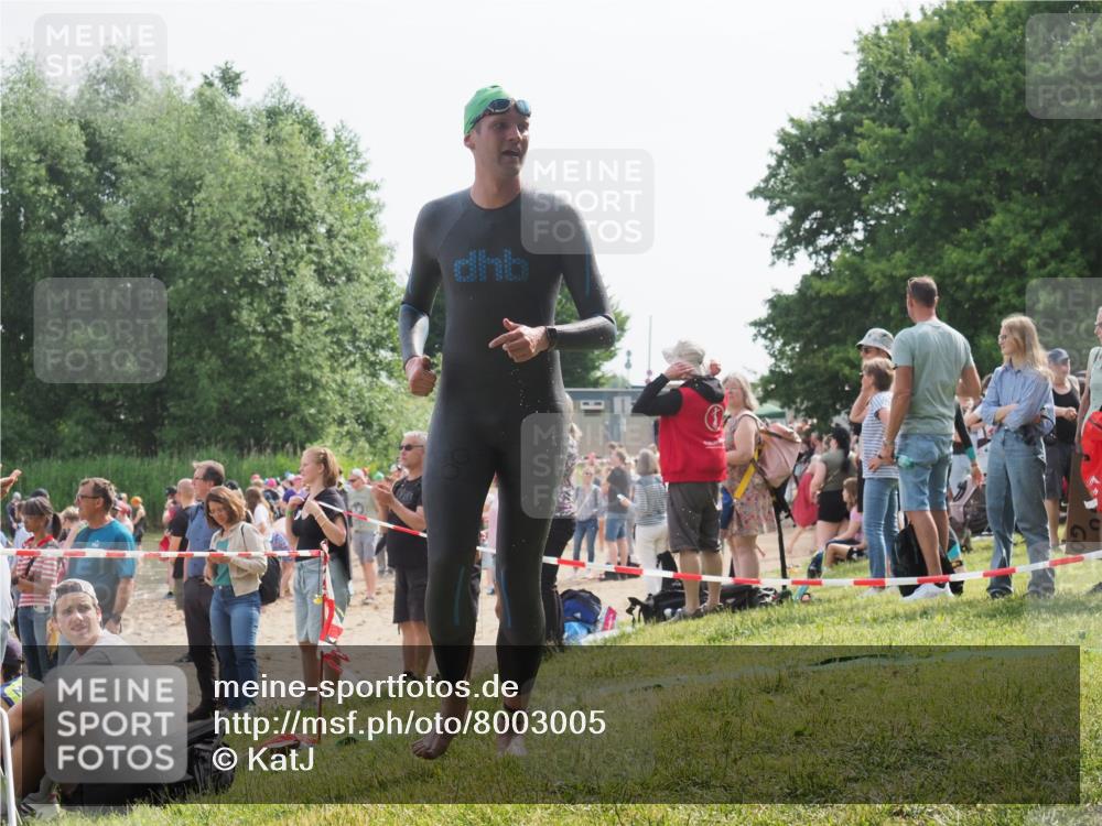 15.06.2025 - 27. Vierlanden-Triathlon KatJ http://msf.ph/oto/8003005 15.06.2025 09:59:51 Schwimmen 266 meine-sportfotos.de