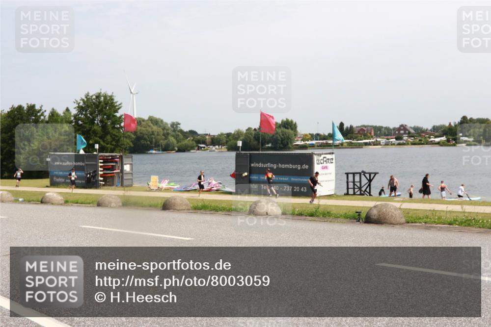 21.06.2025 - 27. Vierlanden-Triathlon H.Heesch http://msf.ph/oto/8003059 15.06.2025 11:47:38 Radfahren 649, 934 meine-sportfotos.de