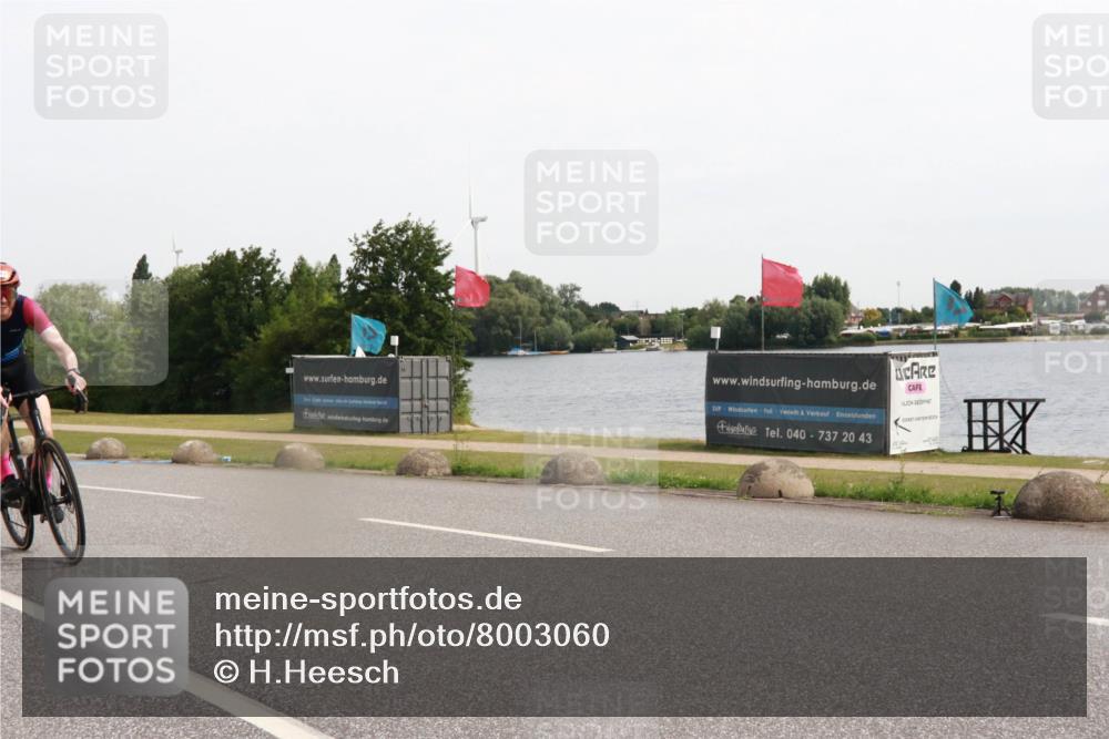 15.06.2025 - 27. Vierlanden-Triathlon H.Heesch http://msf.ph/oto/8003060 15.06.2025 10:28:58 Radfahren 200, 313 meine-sportfotos.de