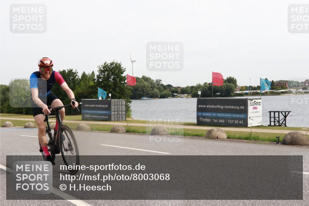 15.06.2025 - 27. Vierlanden-Triathlon H.Heesch http://msf.ph/oto/8003068 15.06.2025 10:28:58 Radfahren 200, 313 meine-sportfotos.de