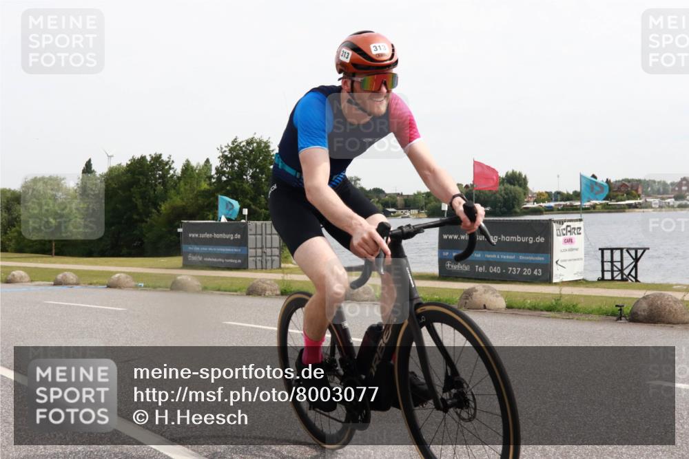 15.06.2025 - 27. Vierlanden-Triathlon H.Heesch http://msf.ph/oto/8003077 15.06.2025 10:28:59 Radfahren 200, 313 meine-sportfotos.de