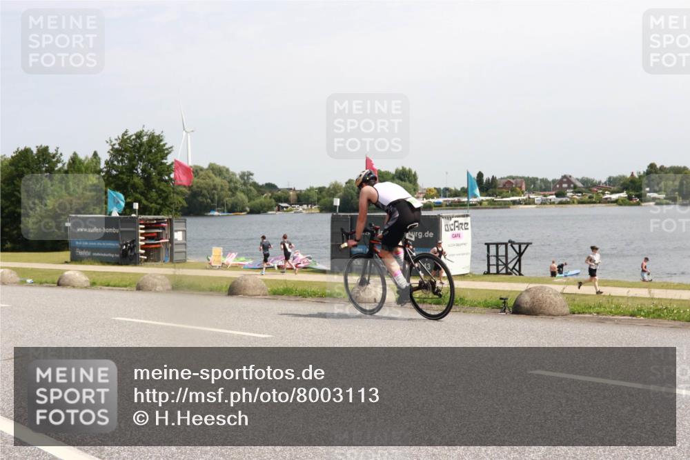 21.06.2025 - 27. Vierlanden-Triathlon H.Heesch http://msf.ph/oto/8003113 15.06.2025 11:47:50 Radfahren 82, 108, 829 meine-sportfotos.de