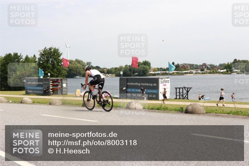 21.06.2025 - 27. Vierlanden-Triathlon H.Heesch http://msf.ph/oto/8003118 15.06.2025 11:47:50 Radfahren 82, 108, 829 meine-sportfotos.de