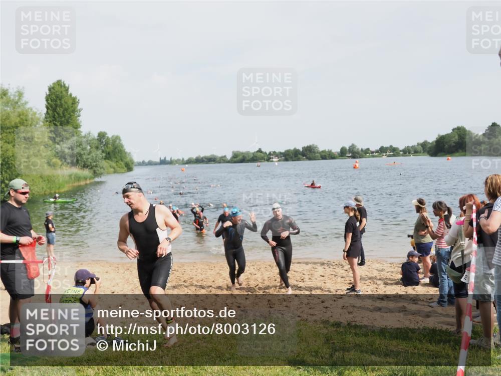 21.06.2025 - 27. Vierlanden-Triathlon MichiJ http://msf.ph/oto/8003126 15.06.2026 10:05:46 Schwimmen 392, 401, 413, 435, 442, 450 meine-sportfotos.de