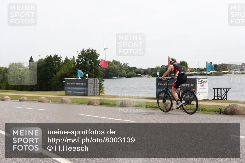 15.06.2025 - 27. Vierlanden-Triathlon H.Heesch http://msf.ph/oto/8003139 15.06.2025 10:29:01 Radfahren 104, 313 meine-sportfotos.de