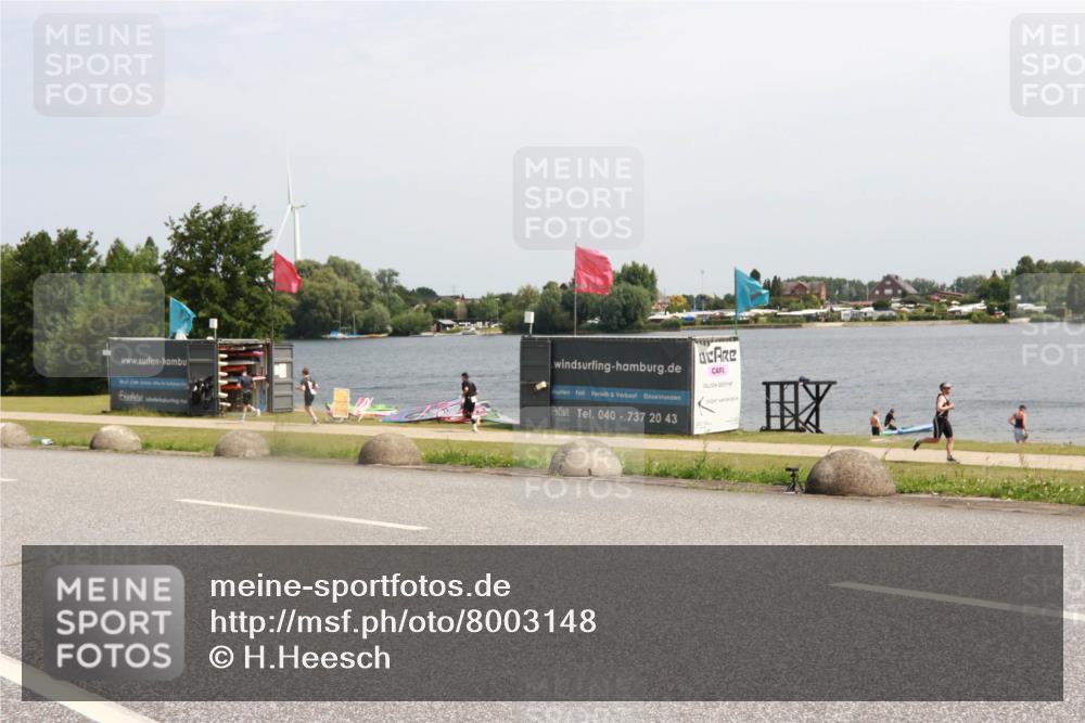 21.06.2025 - 27. Vierlanden-Triathlon H.Heesch http://msf.ph/oto/8003148 15.06.2025 11:47:52 Radfahren 82, 706, 829 meine-sportfotos.de