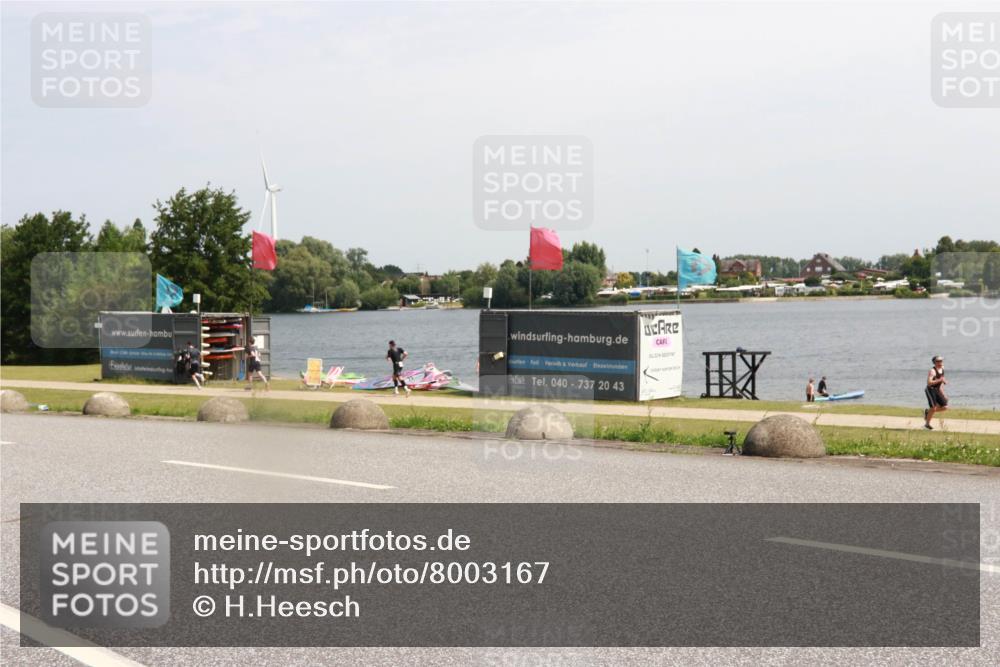 21.06.2025 - 27. Vierlanden-Triathlon H.Heesch http://msf.ph/oto/8003167 15.06.2025 11:47:53 Radfahren 82, 706, 829 meine-sportfotos.de