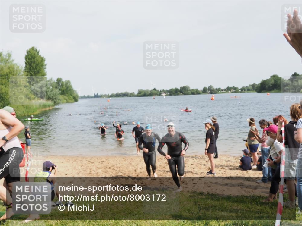 21.06.2025 - 27. Vierlanden-Triathlon MichiJ http://msf.ph/oto/8003172 15.06.2026 10:05:47 Schwimmen 392, 401, 413, 435, 442, 450 meine-sportfotos.de