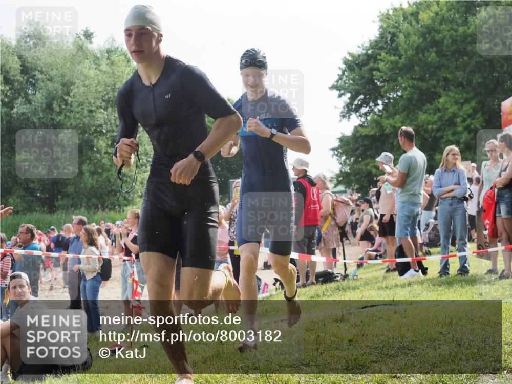 15.06.2025 - 27. Vierlanden-Triathlon KatJ http://msf.ph/oto/8003182 15.06.2025 10:00:00 Schwimmen 351, 358 meine-sportfotos.de