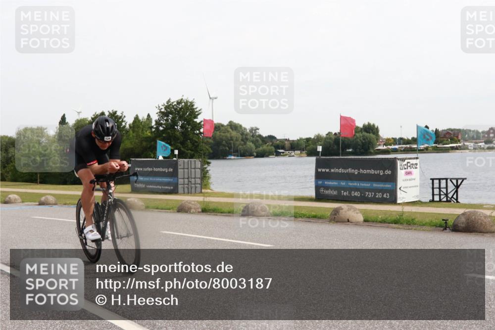 15.06.2025 - 27. Vierlanden-Triathlon H.Heesch http://msf.ph/oto/8003187 15.06.2025 10:29:16 Radfahren 122, 128, 616 meine-sportfotos.de