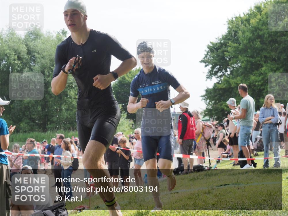 15.06.2025 - 27. Vierlanden-Triathlon KatJ http://msf.ph/oto/8003194 15.06.2025 10:00:00 Schwimmen 351, 358 meine-sportfotos.de