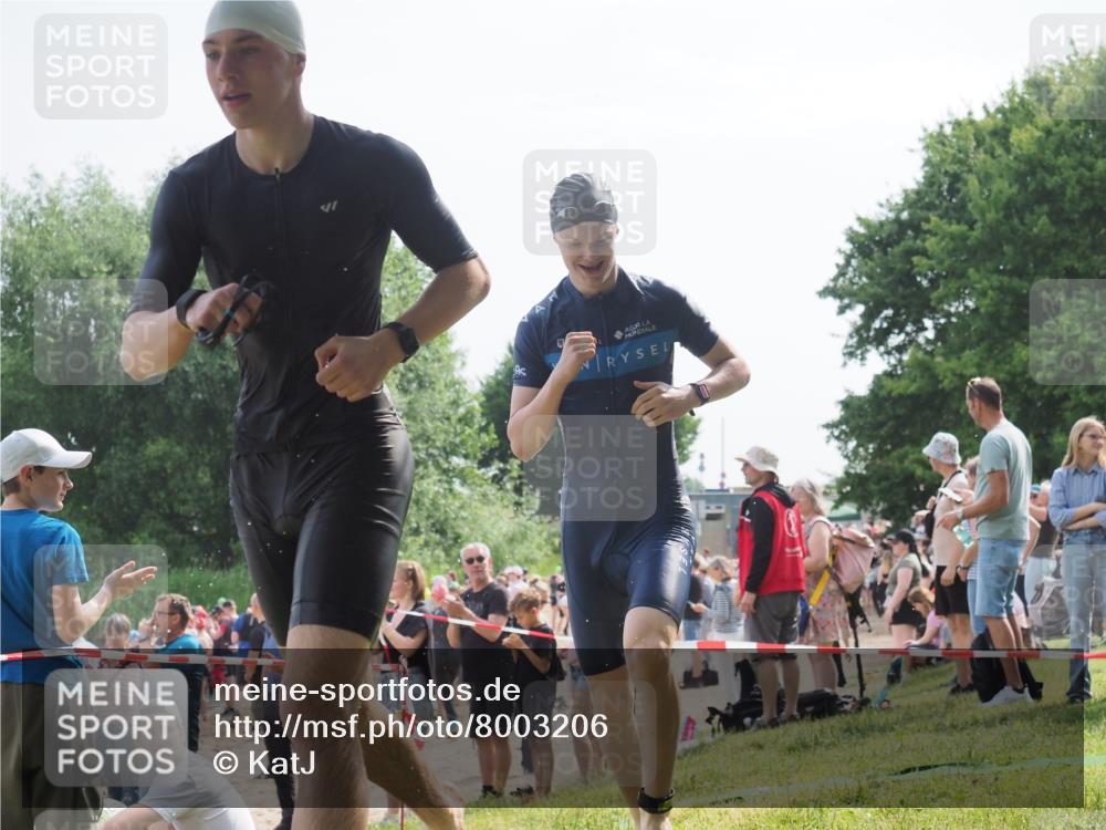 15.06.2025 - 27. Vierlanden-Triathlon KatJ http://msf.ph/oto/8003206 15.06.2025 10:00:00 Schwimmen 351, 358 meine-sportfotos.de