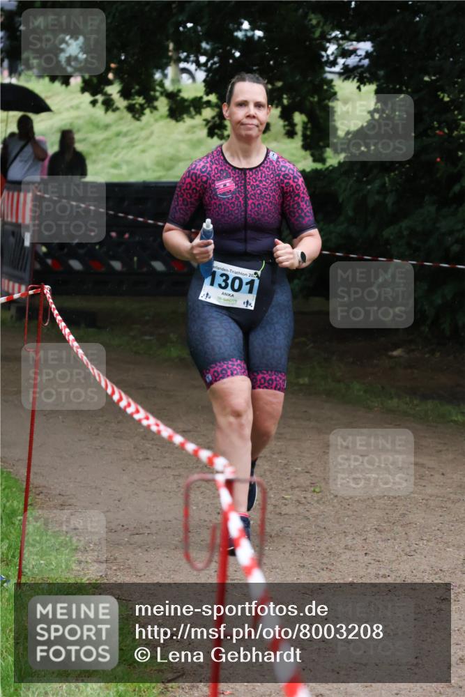 21.06.2025 - 27. Vierlanden-Triathlon Lena Gebhardt http://msf.ph/oto/8003208 15.06.2025 14:16:20 Laufen 20, 1301, 607 meine-sportfotos.de