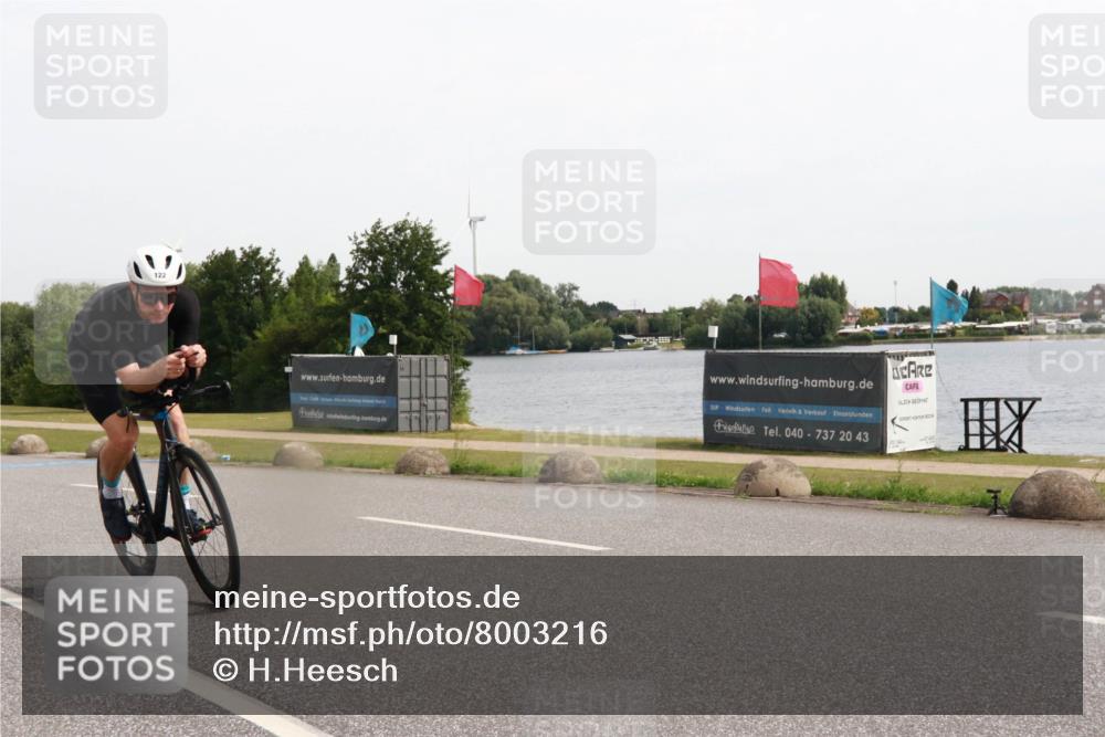 15.06.2025 - 27. Vierlanden-Triathlon H.Heesch http://msf.ph/oto/8003216 15.06.2025 10:29:17 Radfahren 122, 128 meine-sportfotos.de