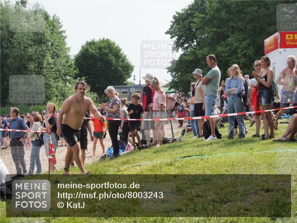 15.06.2025 - 27. Vierlanden-Triathlon KatJ http://msf.ph/oto/8003243 15.06.2025 10:00:17 Schwimmen 290 meine-sportfotos.de