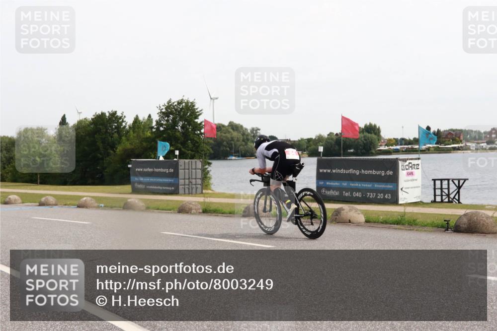 15.06.2025 - 27. Vierlanden-Triathlon H.Heesch http://msf.ph/oto/8003249 15.06.2025 10:29:18 Radfahren 122, 128 meine-sportfotos.de
