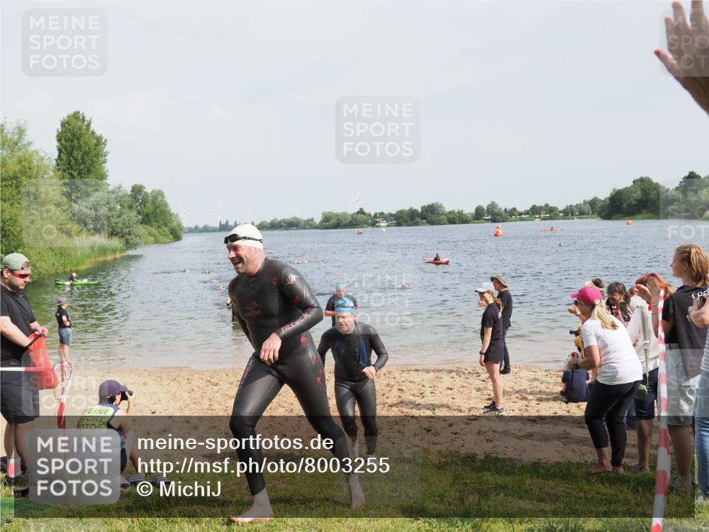 21.06.2025 - 27. Vierlanden-Triathlon MichiJ http://msf.ph/oto/8003255 15.06.2026 10:05:48 Schwimmen 392, 401, 435, 442, 450, 458 meine-sportfotos.de