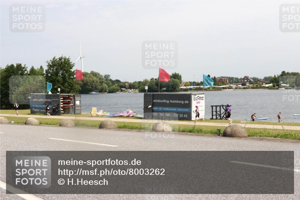 21.06.2025 - 27. Vierlanden-Triathlon H.Heesch http://msf.ph/oto/8003262 15.06.2025 11:47:57 Radfahren 706 meine-sportfotos.de
