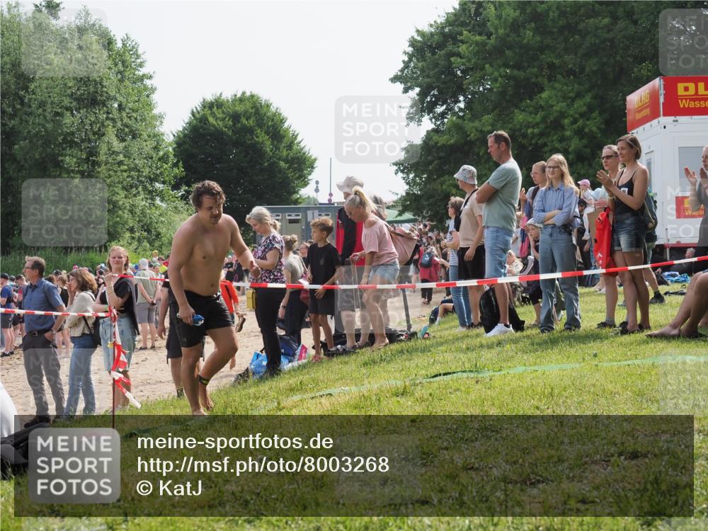 15.06.2025 - 27. Vierlanden-Triathlon KatJ http://msf.ph/oto/8003268 15.06.2025 10:00:17 Schwimmen 290 meine-sportfotos.de