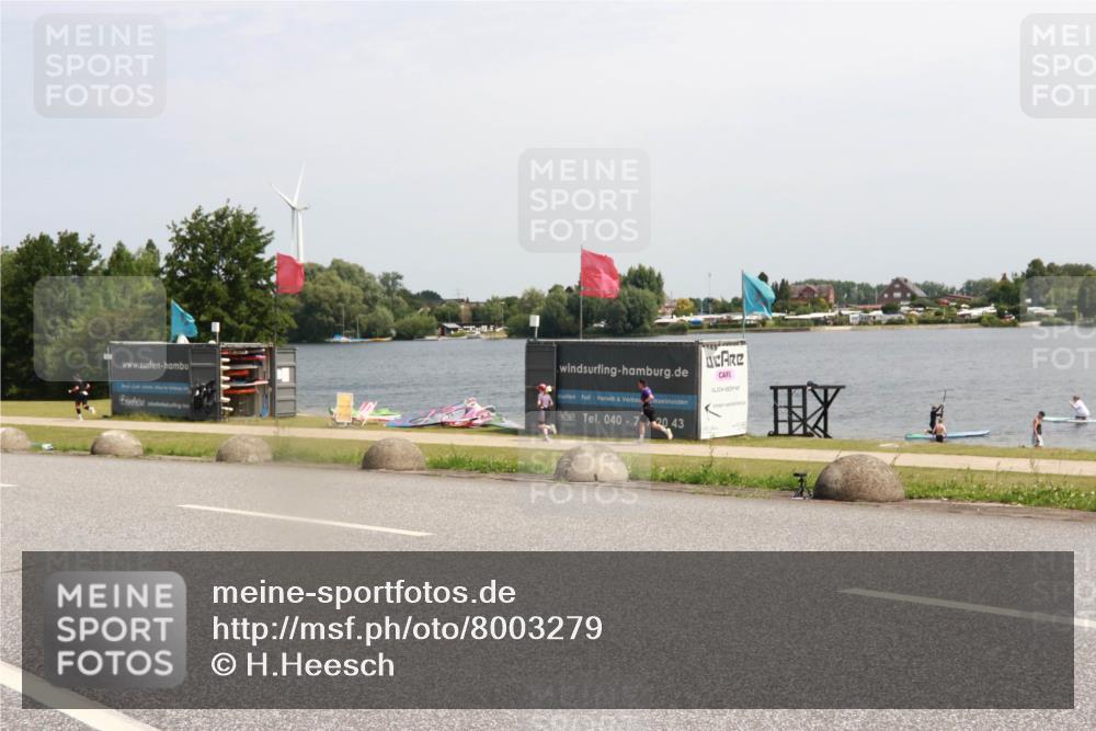 21.06.2025 - 27. Vierlanden-Triathlon H.Heesch http://msf.ph/oto/8003279 15.06.2025 11:47:58 Radfahren 706 meine-sportfotos.de