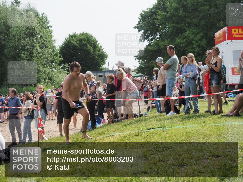 15.06.2025 - 27. Vierlanden-Triathlon KatJ http://msf.ph/oto/8003283 15.06.2025 10:00:17 Schwimmen 290 meine-sportfotos.de
