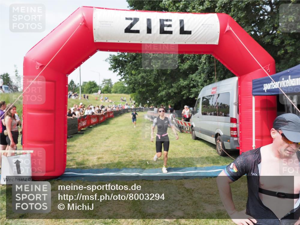 21.06.2025 - 27. Vierlanden-Triathlon MichiJ http://msf.ph/oto/8003294 15.06.2026 11:27:22 Ziel 369, 490, 565 meine-sportfotos.de