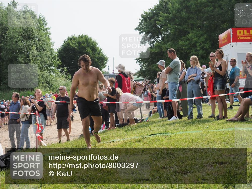 15.06.2025 - 27. Vierlanden-Triathlon KatJ http://msf.ph/oto/8003297 15.06.2025 10:00:18 Schwimmen 290 meine-sportfotos.de