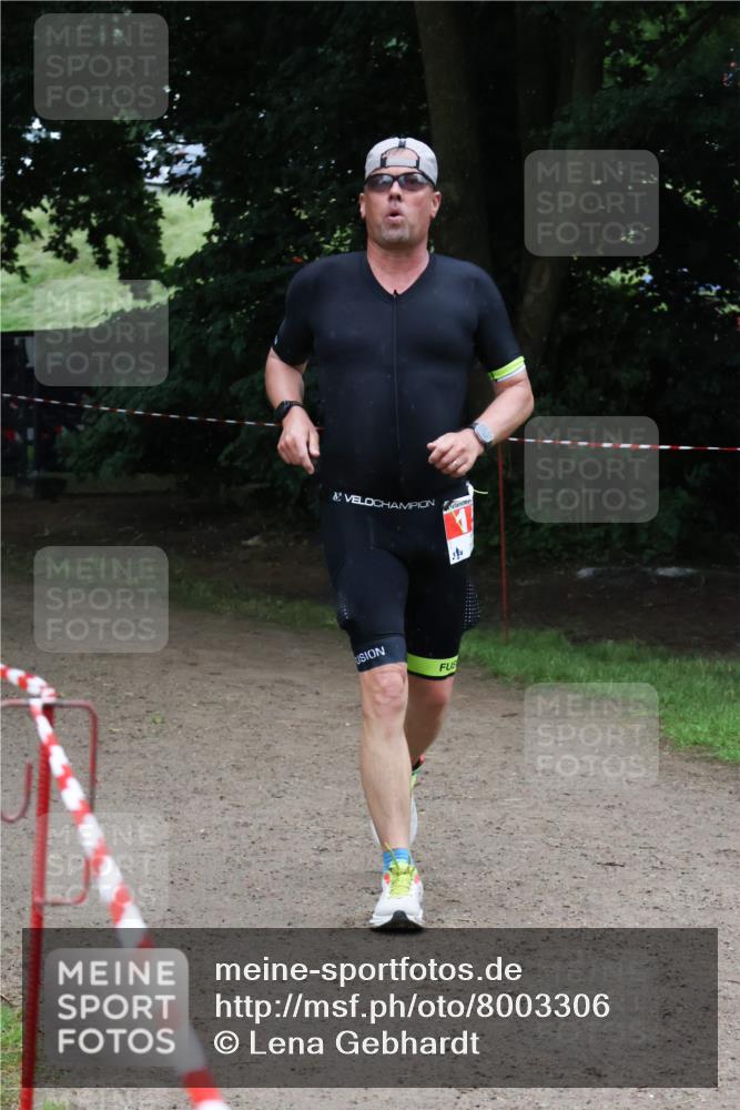 21.06.2025 - 27. Vierlanden-Triathlon Lena Gebhardt http://msf.ph/oto/8003306 15.06.2025 14:16:24 Laufen  meine-sportfotos.de
