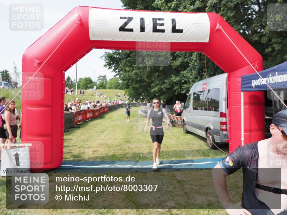 21.06.2025 - 27. Vierlanden-Triathlon MichiJ http://msf.ph/oto/8003307 15.06.2026 11:27:22 Ziel 369, 490, 565 meine-sportfotos.de