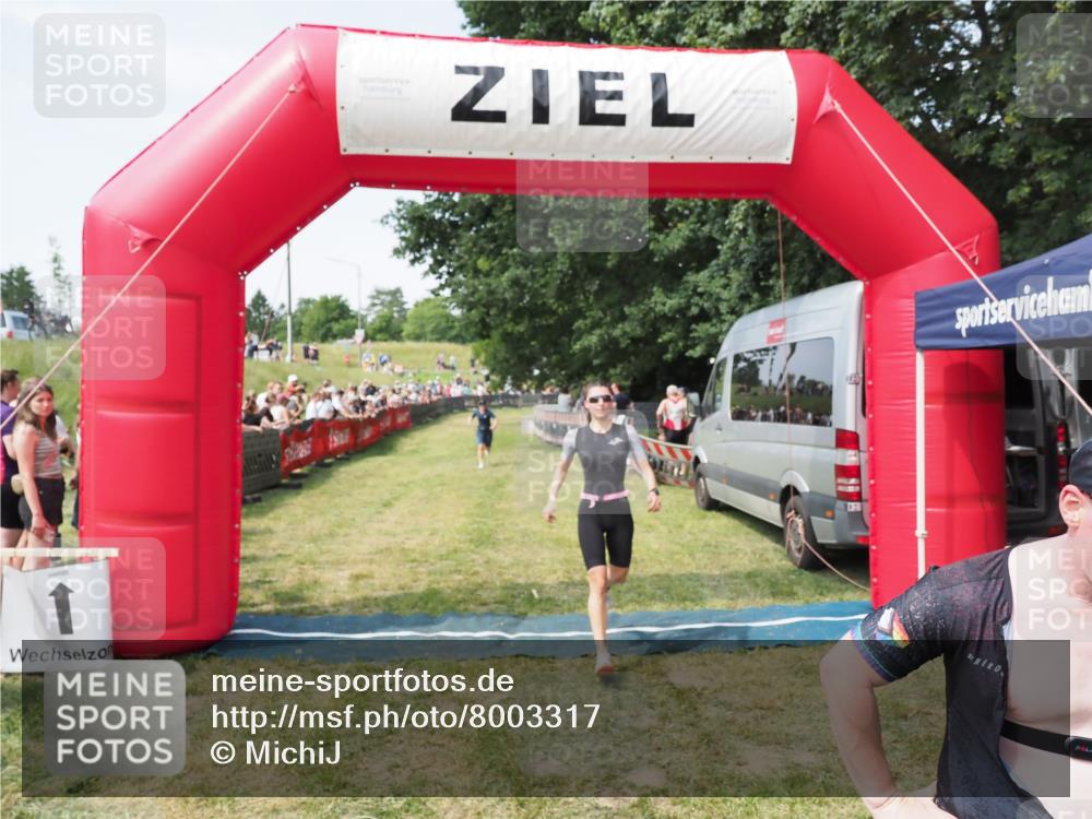 21.06.2025 - 27. Vierlanden-Triathlon MichiJ http://msf.ph/oto/8003317 15.06.2026 11:27:22 Ziel 369, 490, 565 meine-sportfotos.de