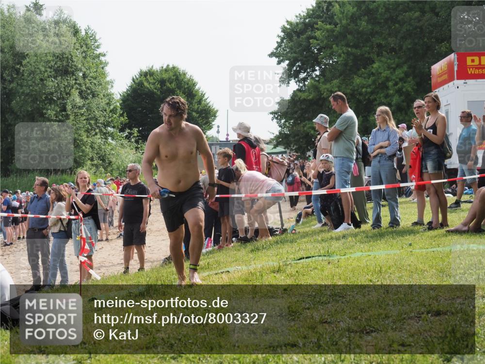 15.06.2025 - 27. Vierlanden-Triathlon KatJ http://msf.ph/oto/8003327 15.06.2025 10:00:18 Schwimmen 290 meine-sportfotos.de