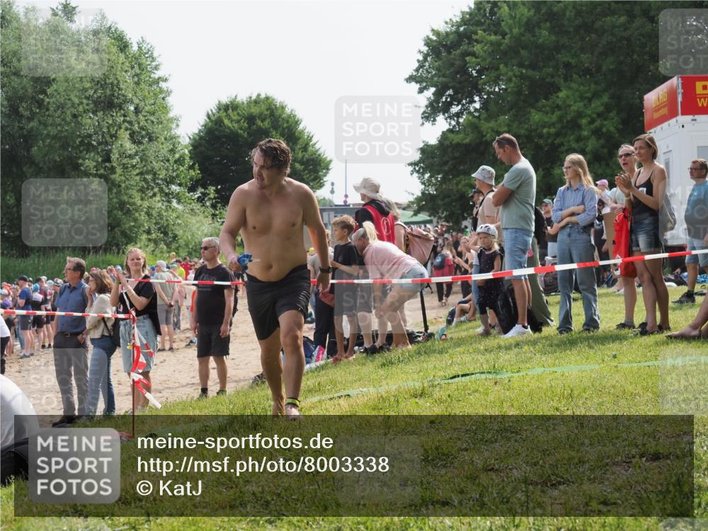 15.06.2025 - 27. Vierlanden-Triathlon KatJ http://msf.ph/oto/8003338 15.06.2025 10:00:18 Schwimmen 290 meine-sportfotos.de