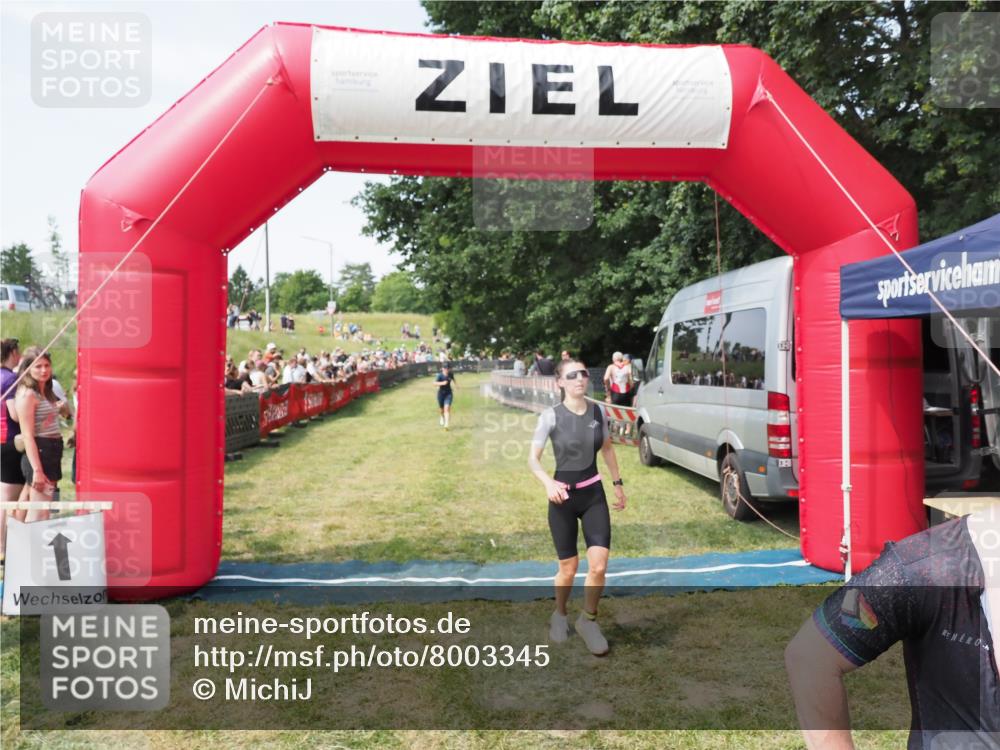 21.06.2025 - 27. Vierlanden-Triathlon MichiJ http://msf.ph/oto/8003345 15.06.2026 11:27:23 Ziel 369, 490, 565 meine-sportfotos.de