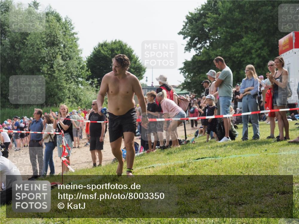 15.06.2025 - 27. Vierlanden-Triathlon KatJ http://msf.ph/oto/8003350 15.06.2025 10:00:18 Schwimmen 290 meine-sportfotos.de