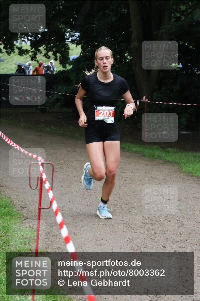 21.06.2025 - 27. Vierlanden-Triathlon Lena Gebhardt http://msf.ph/oto/8003362 15.06.2025 14:19:41 Laufen 203 meine-sportfotos.de