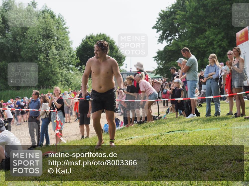 15.06.2025 - 27. Vierlanden-Triathlon KatJ http://msf.ph/oto/8003366 15.06.2025 10:00:19 Schwimmen 290 meine-sportfotos.de
