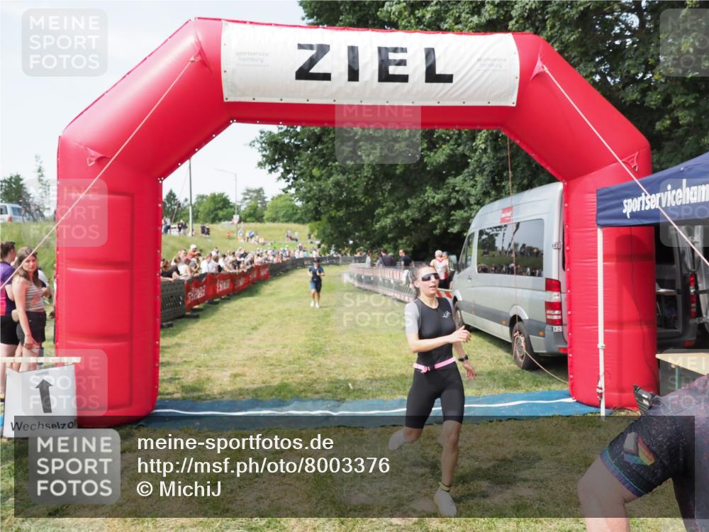 21.06.2025 - 27. Vierlanden-Triathlon MichiJ http://msf.ph/oto/8003376 15.06.2026 11:27:23 Ziel 369, 490, 565 meine-sportfotos.de