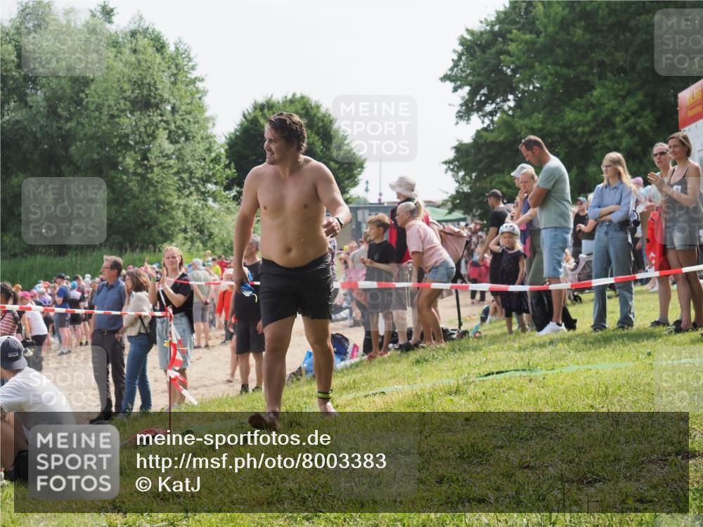 15.06.2025 - 27. Vierlanden-Triathlon KatJ http://msf.ph/oto/8003383 15.06.2025 10:00:19 Schwimmen 290 meine-sportfotos.de
