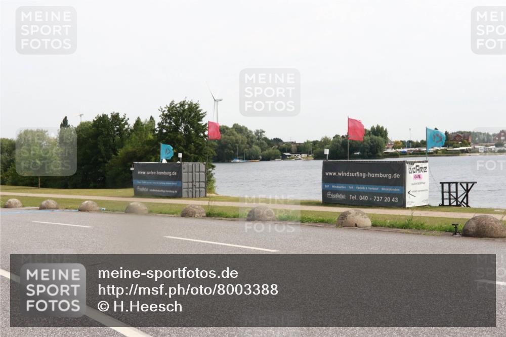15.06.2025 - 27. Vierlanden-Triathlon H.Heesch http://msf.ph/oto/8003388 15.06.2025 10:29:31 Radfahren 581, 629 meine-sportfotos.de